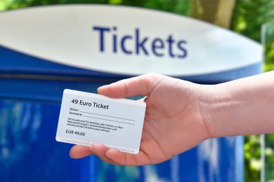 Die Angst vor Mehrkosten droht den Start des Deutschlandtickets zu verzögern