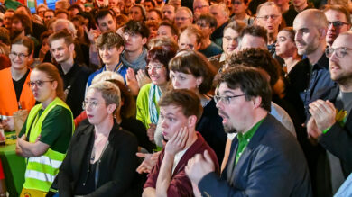 Jubel und Entsetzen: Grüne feiern zweitbestes Ergebnis, beklagen aber Rechtsruck