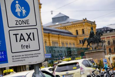 Fahrdienste wie Uber und Moia bringen das durchregulierte Taxigewerbe in Bedrängnis