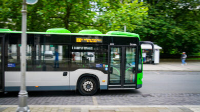 „Verrückt und zehrend“: Politik und Unternehmen resignieren bei Deutschlandticket