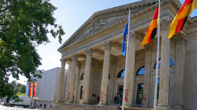 Nach Farbanschlag: Lechner pocht auf 24-Stunden-Wache vor dem Landtag