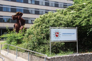 Ein Buch zum Jahrestag: Der braune Schatten über dem Landeskriminalamt