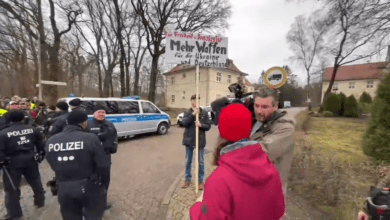 TagesKolumne: Der Mann mit dem Schild