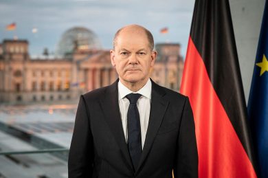 Bundeskanzler Scholz will LNG-Terminals in Brunsbüttel und Wilhelmshaven fördern