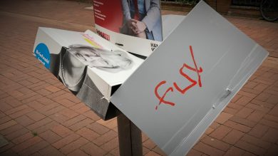 Parteien klagen über zunehmenden Vandalismus gegen ihre Wahlplakate