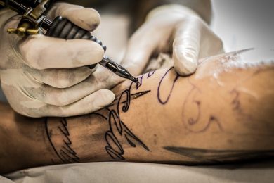 „Save the Pigments“: Linken-Landeschef setzt sich für Tattoo-Branche ein